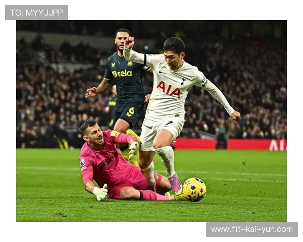 孙兴慜侧翼加速瞬间甩开三人，热刺场面完全掌控